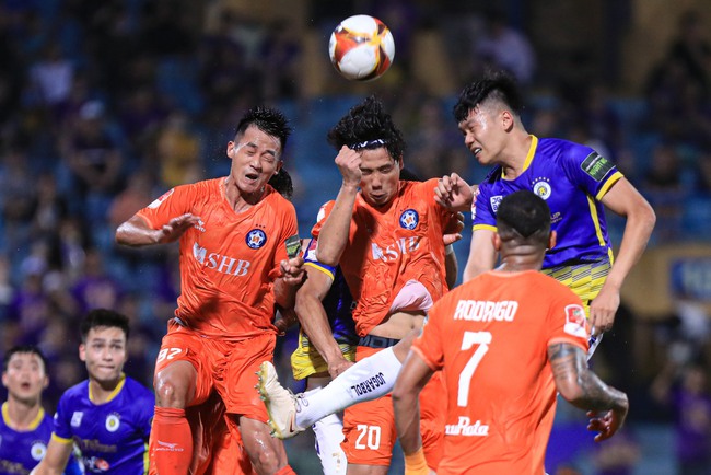 Vòng 8 Night Wolf V-League 2023: Hà Nội FC thất thế đua vô địch - Ảnh 1.