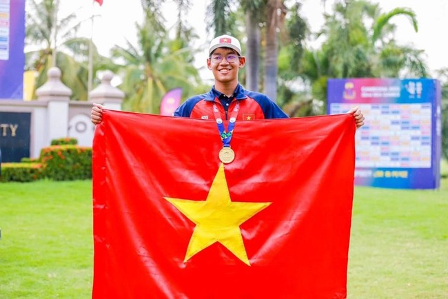 Nhà vô địch golf SEA Games 32 rời Việt Nam sang Mỹ 'luyện công' - Ảnh 2.