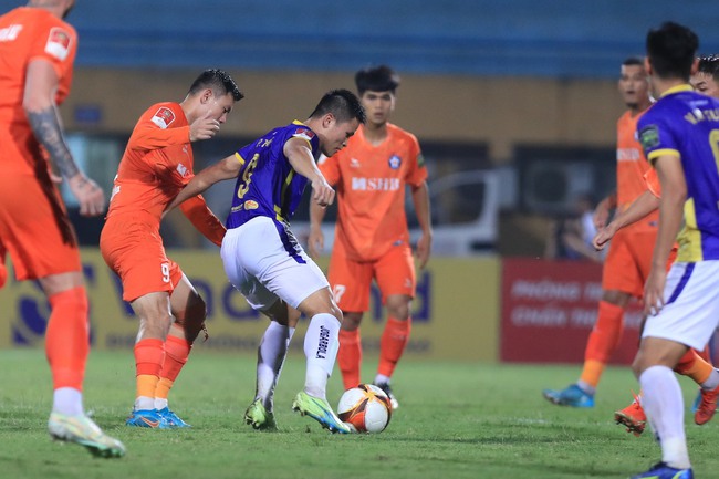 Dồn ép đối thủ trong phần lớn hiệp 2 nhưng CLB Hà Nội lại bất lực trong việc tìm kiếm thêm bàn thắng