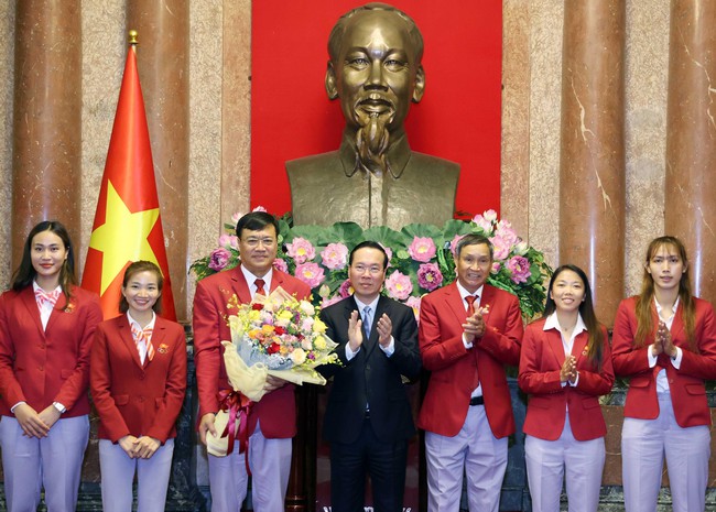 Chủ tịch nước Võ Văn Thưởng chúc mừng Đoàn Thể thao Việt Nam dự SEA Games 32. Ảnh: Thống Nhất - TTXVN