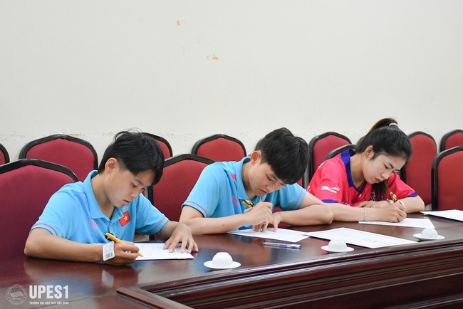 Hết SEA Games, Thanh Nhã cùng đồng đội đi học - Ảnh 3.