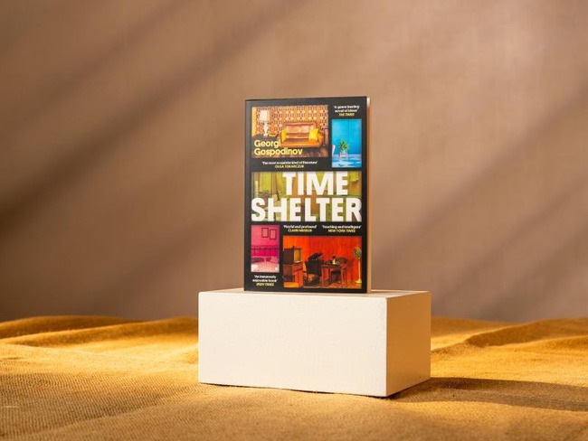 'Time Shelter' thắng giải Booker Quốc tế 2023: Điều gì sẽ xảy ra khi ký ức biến mất? - Ảnh 1.