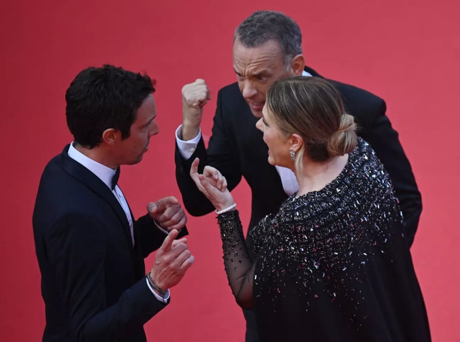 Vợ Tom Hanks lên tiếng, sự thật việc nổi cáu tại thảm đỏ LHP Cannes - Ảnh 2.