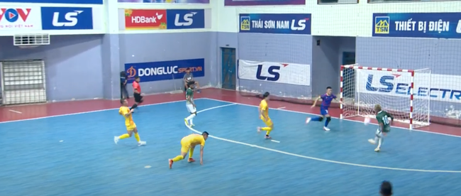 Văn Ý ngồi ngoài, Futsal Việt Nam vẫn thắng đậm Quần đảo Solomon - Ảnh 2.
