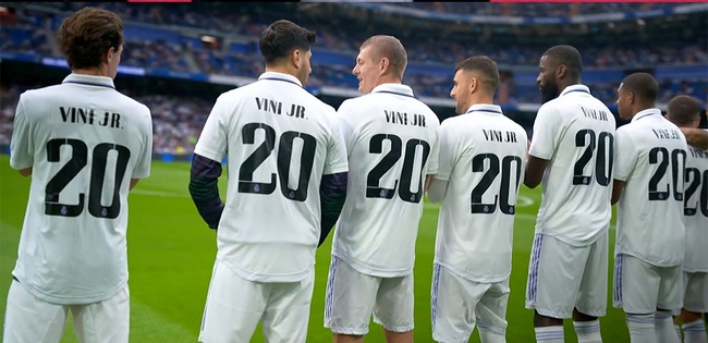 Cầu thủ Real Madrid mặc áo số 20 in tên Vinicius Junior ở trận đấu với Vallecano để ủng hộ người đồng đội của mình chống phân biệt chủng tộc