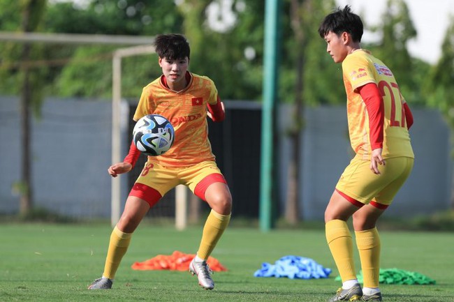 Bóng đá Việt Nam ngày 30/5: Tuyển nữ Việt Nam chưa quen với bóng thi đấu World Cup 2023 - Ảnh 2.