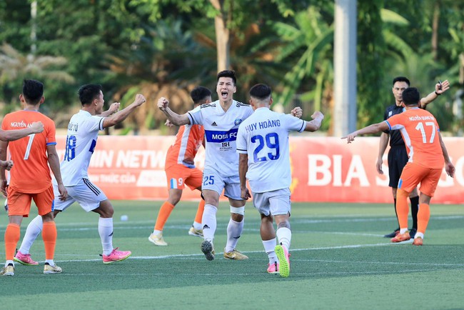 Siêu Cúp bóng đá 7 người quốc gia Bia Saigon 2023: Mobi FC thắng nghẹt thở Đạt Tín FC - Ảnh 3.