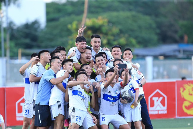 Siêu Cúp bóng đá 7 người quốc gia Bia Saigon 2023: Mobi FC thắng nghẹt thở Đạt Tín FC - Ảnh 5.