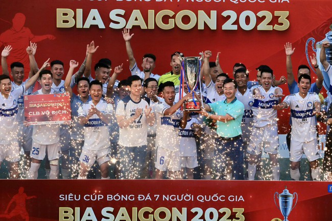 Siêu Cúp bóng đá 7 người quốc gia Bia Saigon 2023: Mobi FC thắng nghẹt thở Đạt Tín FC - Ảnh 8.