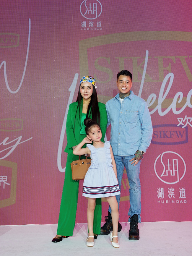 Emily Nhã Uyên đoạt giải 'Người mẫu nhí xuất sắc nhất' tại Thượng Hải - Ảnh 2.
