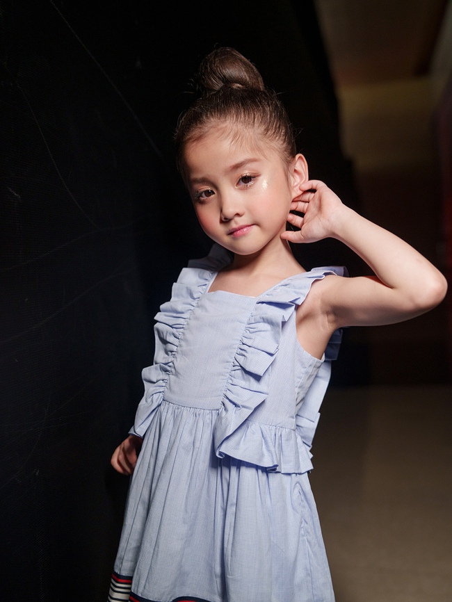 Emily Nhã Uyên đoạt giải 'Người mẫu nhí xuất sắc nhất' tại Thượng Hải - Ảnh 3.