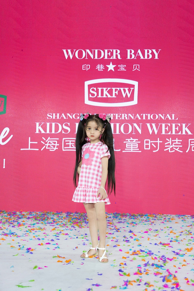 Emily Nhã Uyên đoạt giải 'Người mẫu nhí xuất sắc nhất' tại Thượng Hải - Ảnh 8.