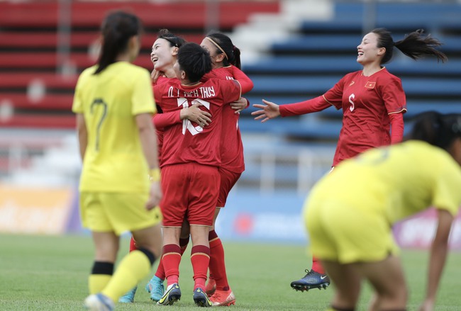 Quả nhiên là các cô gái vàng bóng đá Việt Nam: Tuyển nữ ghi bàn nhanh như chớp  - Ảnh 4.