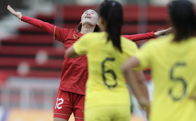 Quả nhiên là các cô gái vàng bóng đá Việt Nam: Tuyển nữ ghi bàn nhanh như chớp  - Ảnh 2.