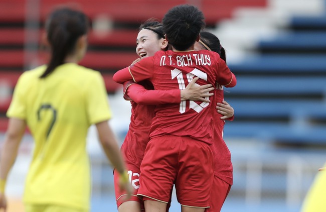 Quả nhiên là các cô gái vàng bóng đá Việt Nam: Tuyển nữ ghi bàn nhanh như chớp  - Ảnh 3.