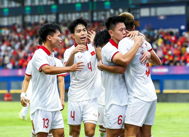 U22 Việt Nam 2 lần xé lưới Singapore, thị uy sức mạnh chỉ trong hiệp 1 ở SEA Games 32 - Ảnh 4.