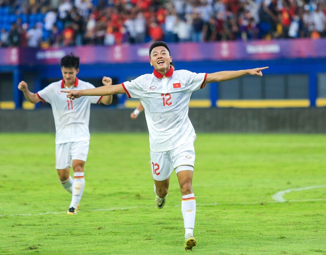 U22 Việt Nam 2 lần xé lưới Singapore, thị uy sức mạnh chỉ trong hiệp 1 ở SEA Games 32 - Ảnh 7.