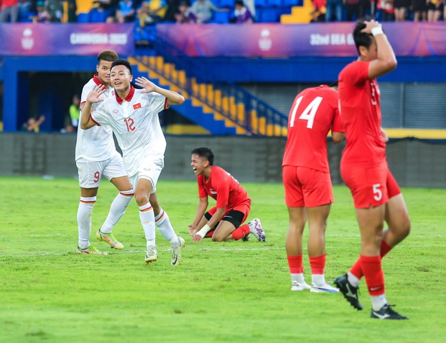 U22 Việt Nam 2 lần xé lưới Singapore, thị uy sức mạnh chỉ trong hiệp 1 ở SEA Games 32 - Ảnh 5.