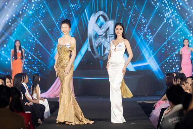 Hoa hậu Mai Phương, Bảo Ngọc, Á hậu Phương Nhi mặc croptop nhảy hiện đại tại họp báo - Ảnh 1.