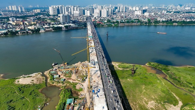 Hình ảnh hợp long cầu Vĩnh Tuy 2 vượt sông Hồng nhìn từ trên cao - Ảnh 5.