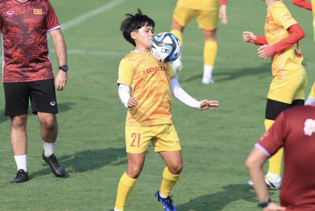 Bóng đá Việt Nam ngày 30/5: Tuyển nữ Việt Nam chưa quen với bóng thi đấu World Cup 2023 - Ảnh 3.