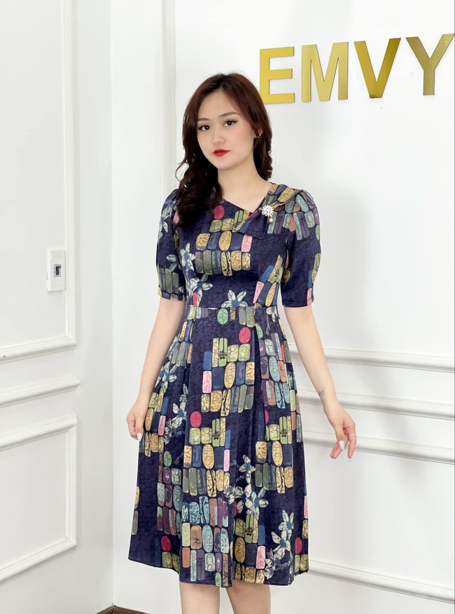Chinh phục phong cách nhẹ nhàng với bộ sưu tập váy của nhà Emvy - Ảnh 1.