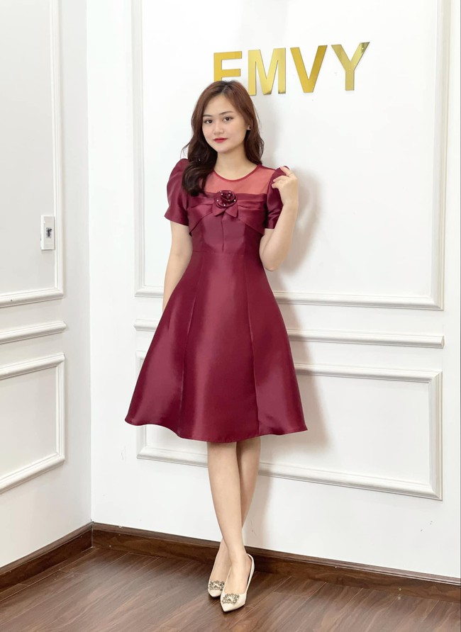 Chinh phục phong cách nhẹ nhàng với bộ sưu tập váy của nhà Emvy - Ảnh 2.