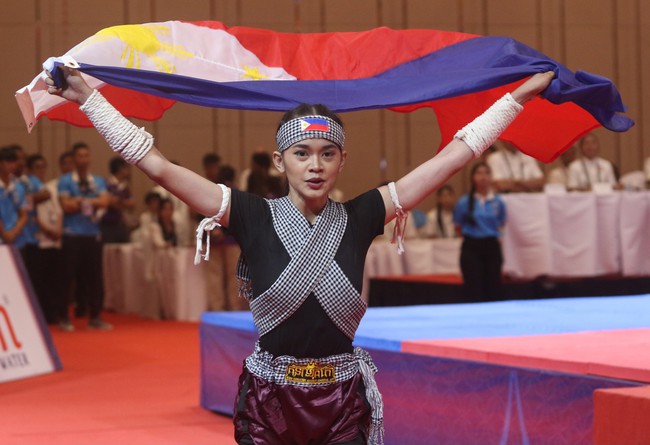 Hạ đối thủ Campuchia, võ sĩ Philippines nức nở: 'Tôi không nghĩ mình thắng được chủ nhà' - Ảnh 9.