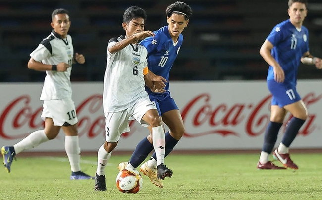 U22 Philippines (áo xanh) thua sốc U22 Timor Leste 0-3 và bị loại sớm ở SEA Games
