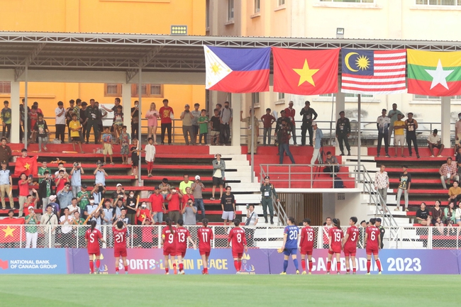 Cầu thủ Malaysia khốn khổ vì tuyển Việt Nam, đổ gục xuống sân sau 90 phút 'hành xác' - Ảnh 8.