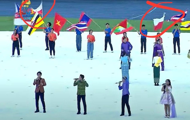 Quốc kỳ bị cầm ngược ở lễ khai mạc SEA Games 32, phía Indonesia gửi văn bản khẳng định 'việc này không thể chấp nhận' - Ảnh 1.