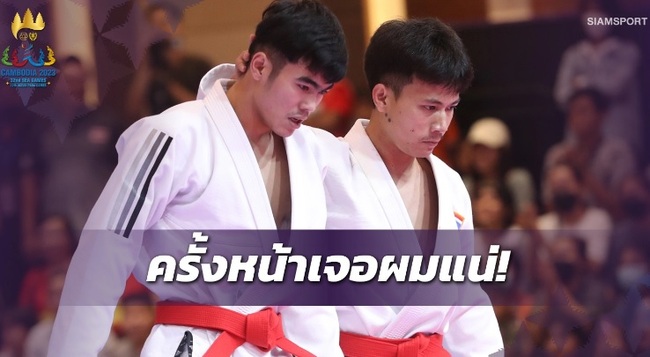 Ôm nhau khóc nức nở vì bị xử ép, 2 võ sĩ Thái Lan bất ngờ nhận tràng pháo tay từ CĐV Campuchia - Ảnh 2.