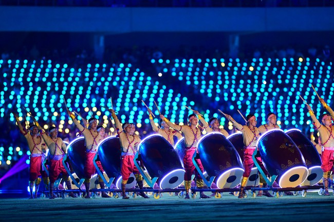 Lễ khai mạc SEA Games 32: Campuchia 'chơi lớn' với màn trình diễn chuẩn Olympic - Ảnh 7.