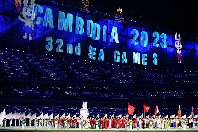 Lễ khai mạc SEA Games 32: Campuchia 'chơi lớn' với màn trình diễn chuẩn Olympic - Ảnh 13.