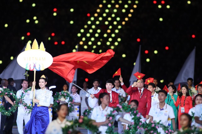 Lễ khai mạc SEA Games 32: Campuchia 'chơi lớn' với màn trình diễn chuẩn Olympic - Ảnh 4.