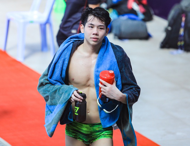 Em trai Ánh Viên thất thần, buồn bã khi tuột mất huy chương tại SEA Games 32 - Ảnh 8.