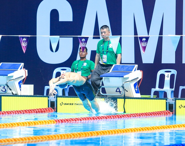 Sự cố hy hữu tại SEA Games 32: VĐV Philippines một mình một bể, bơi riêng cực vip - Ảnh 2.