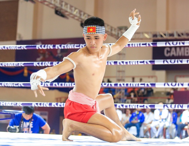 Độc đáo Kun Khmer tại SEA Games 32: Trống kèn tưng bừng khi biểu diễn, võ thuật nhưng lại như múa - Ảnh 4.