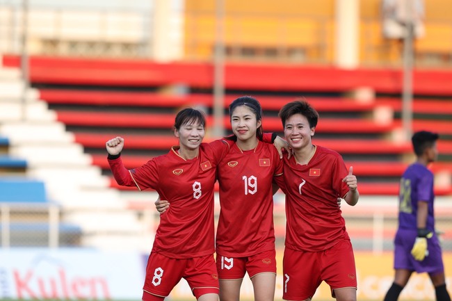 HLV Mai Đức Chung vẫn mát tay với đội tuyển nữ Việt Nam - Ảnh 3.