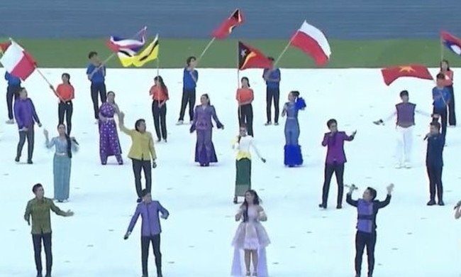 Sự cố ngược quốc kỳ trong lễ khai mạc SEA Games 32