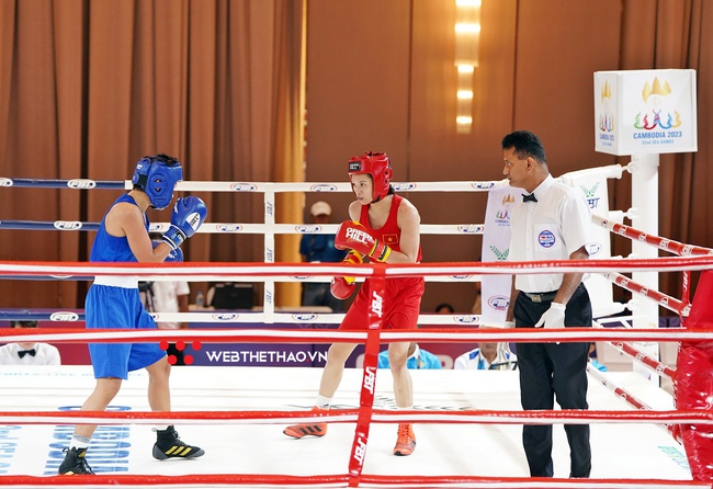 Đương kim Á quân boxing thế giới Nguyễn Thị Tâm thất bại cay đắng ở tứ kết SEA Games 32 - Ảnh 2.