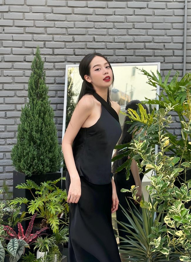 Hoa hậu Thanh Thuỷ khoe đôi kiếm Nhật thẳng tắp, netizen nghi vấn chỉnh sửa ảnh quá đà - Ảnh 4.
