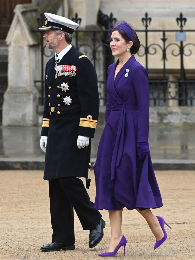 15 bộ trang phục đẹp nhất Lễ đăng quang của Vua Charles III: Nhà Kate đứng đầu, các khách mời chuộng đồ may riêng với tông nổi đề cao nét cổ điển - Ảnh 10.