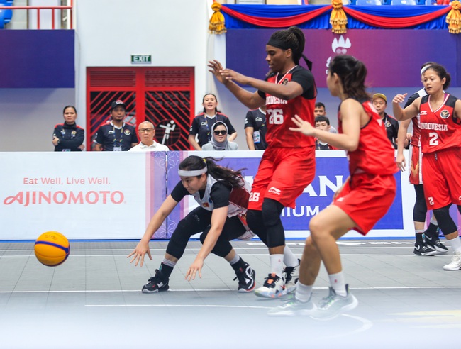 VĐV Việt kiều ăn mừng sung sướng khi giúp tuyển bóng rổ nữ ngược dòng ngoạn mục, chạm một tay vào tấm HCV lịch sử - Ảnh 10.