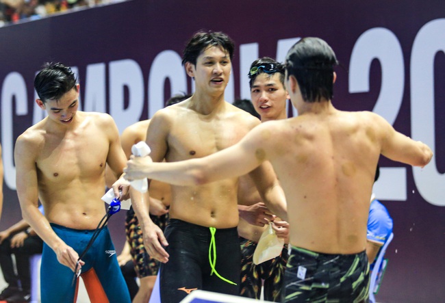 Dàn 'hotboy' 6 múi đội tuyển bơi thi đấu xuất thần giành HCV SEA Games 32 - Ảnh 11.