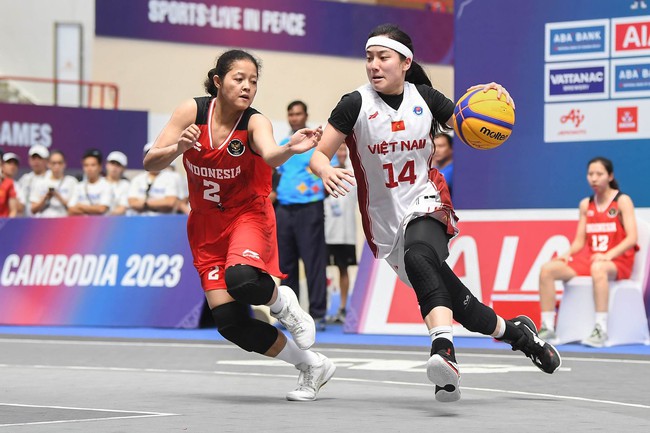 Chị em họ Trương tỏa sáng, ĐT bóng rổ nữ Việt Nam làm nên lịch sử tiến vào chung kết SEA Games 32 - Ảnh 3.