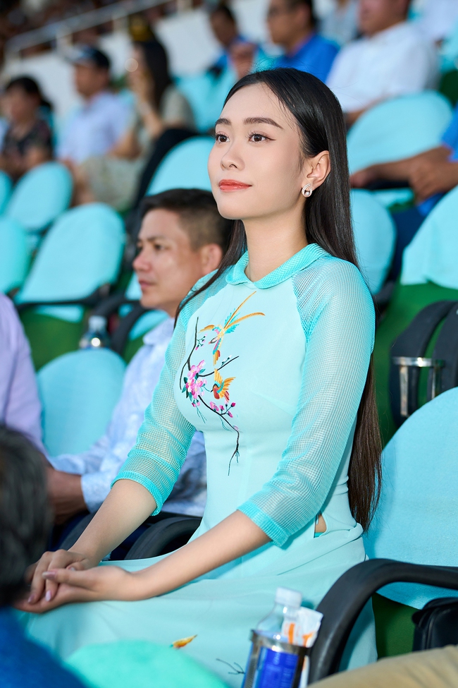 Miss Peace Vietnam 2022 Ban Mai: Nỗ lực để trở thành MC chuyên nghiệp - Ảnh 1.
