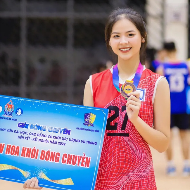 Báo Thái Lan ngỡ ngàng trước nhan sắc thiên thần của hoa khôi bóng chuyền thi Hoa hậu thế giới Việt Nam - Ảnh 3.