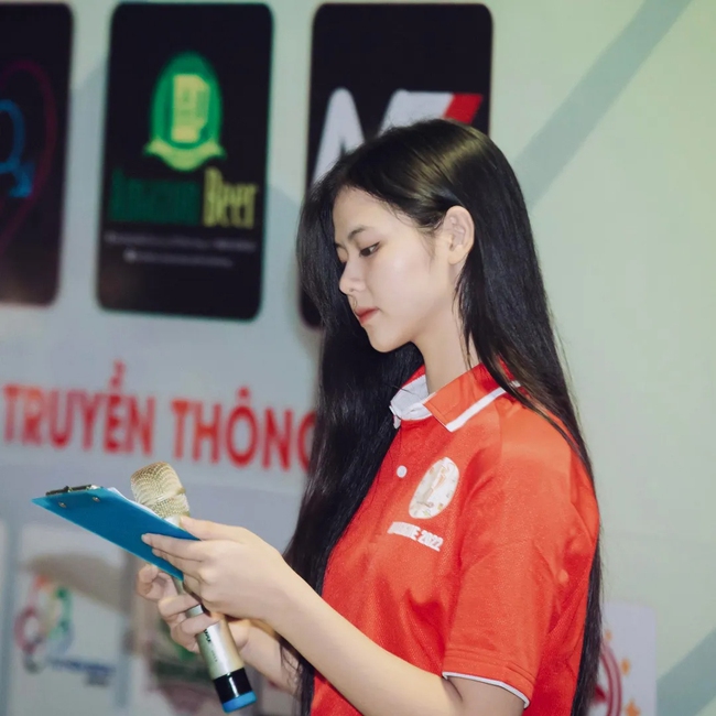 Báo Thái Lan ngỡ ngàng trước nhan sắc thiên thần của hoa khôi bóng chuyền thi Hoa hậu thế giới Việt Nam - Ảnh 4.