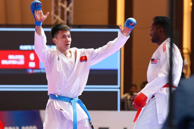 Karate Việt Nam ngược dòng giây cuối như phim hành động, giành vàng SEA Games với kịch bản điên rồ - Ảnh 1.
